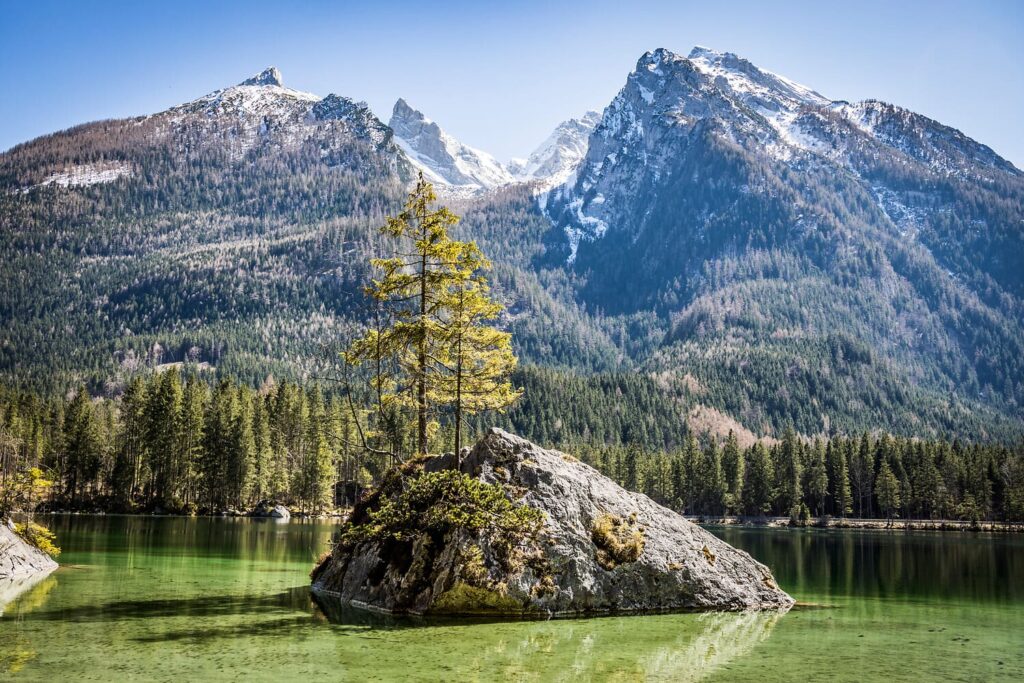 Hintersee mit Hochkalter im Hintergrund